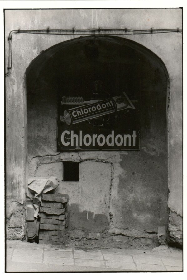 „CHLORODONT", Praha 1981